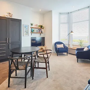 Apartment Host & - Seaview Retreat, Whitby